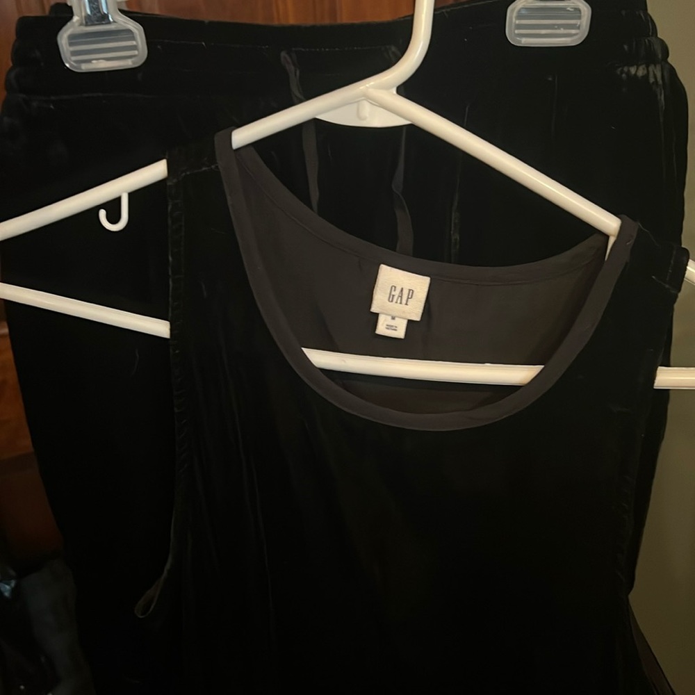 Gap black crushed velvet tank top and joggers set size Medium